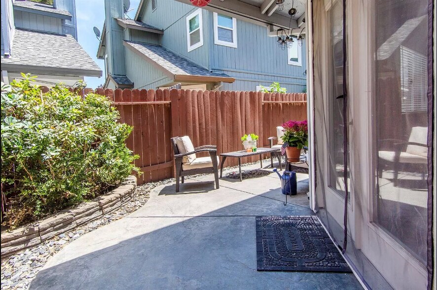 Building Photo - 35 Patricia Way