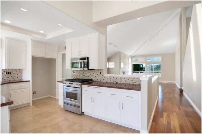 Building Photo - 2 Bedroom Plus Loft - Laguna Niguel Condo!