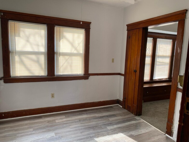 Building Photo - 2801 E 125th St