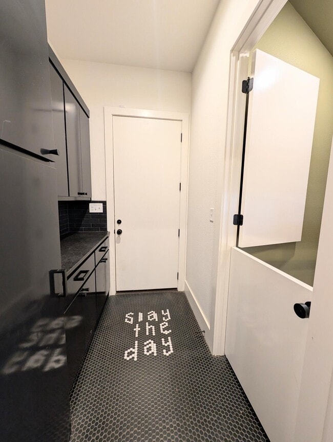 Building Photo - 18 Wilshire Blvd