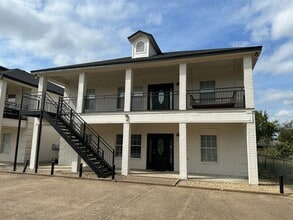 Building Photo - 4/4 Duplex Near Baylor!