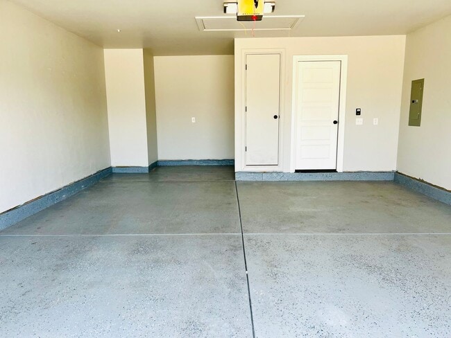Building Photo - Beautiful 3BD 2BA Located in Edmond's Valencia NW 187th Addition!!