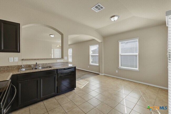 Building Photo - 1512 Doncaster Dr