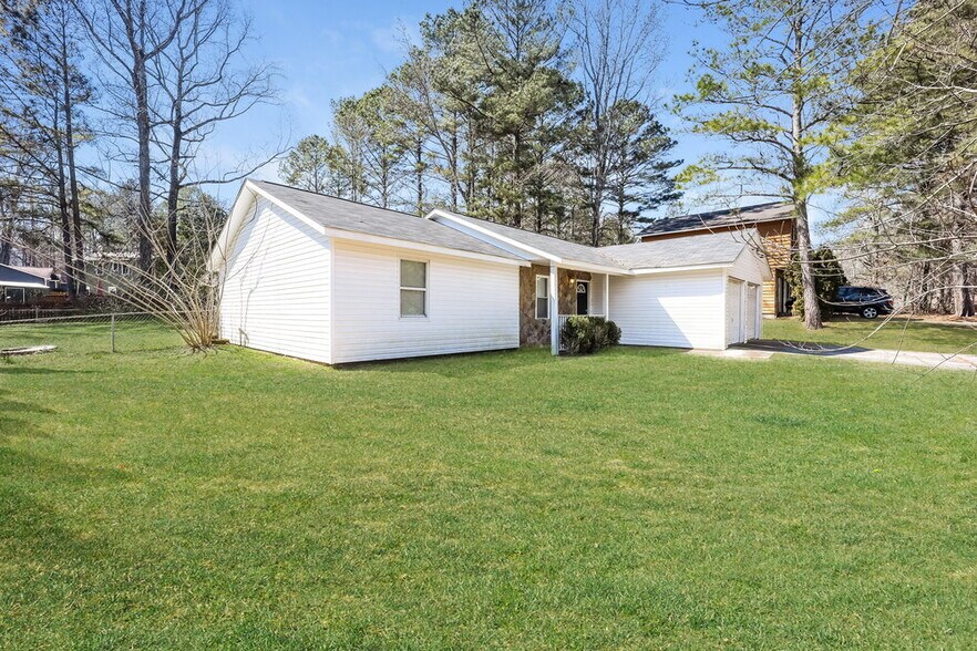 Building Photo - 266 Montego Cir