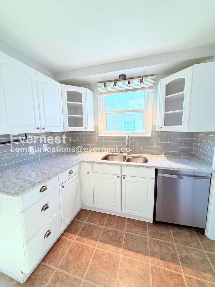 Building Photo - 605 N Dorchester Ave