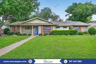 Building Photo - 3827 Clubway Ln