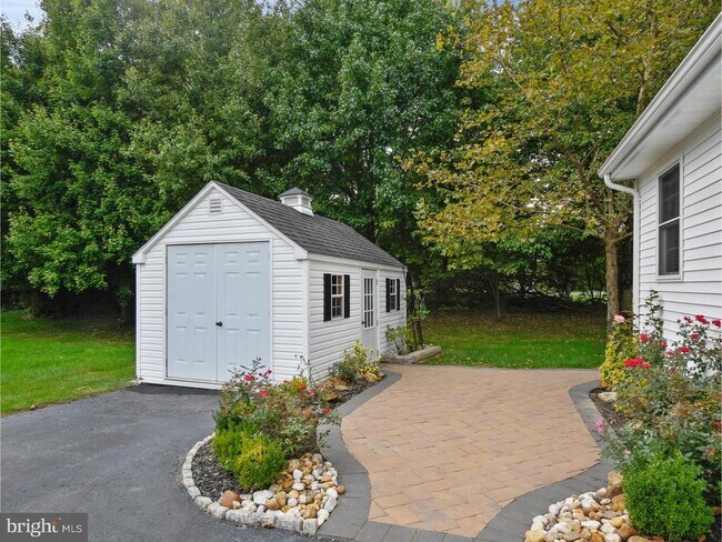 Building Photo - 27 Bodine Dr