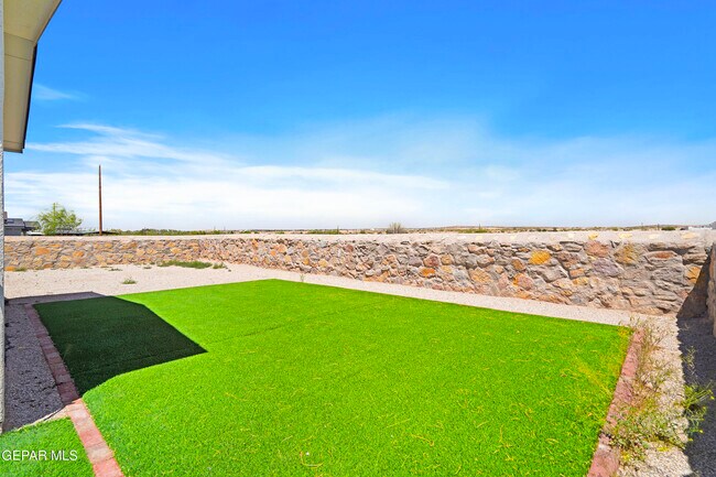 Building Photo - 12049 Hidden Gdns