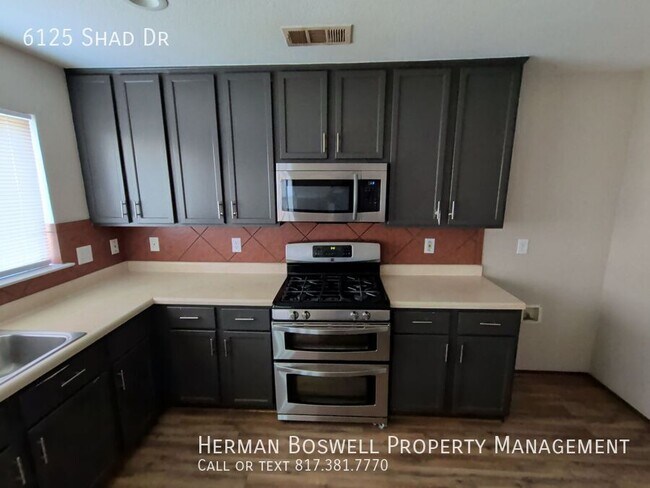 Building Photo - 6125 Shad Dr