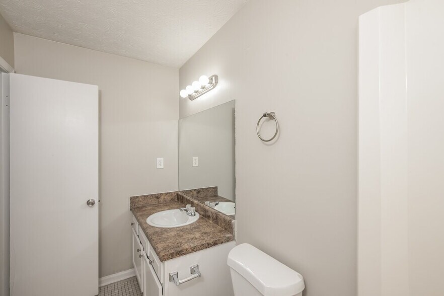 Building Photo - 488 Carillon Ln