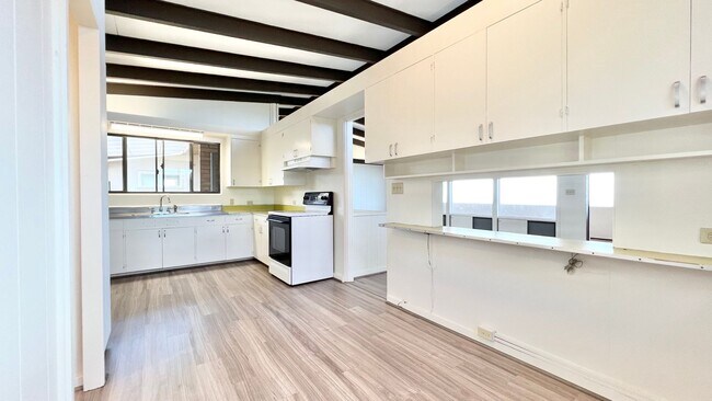 Building Photo - 4202A Sierra Dr