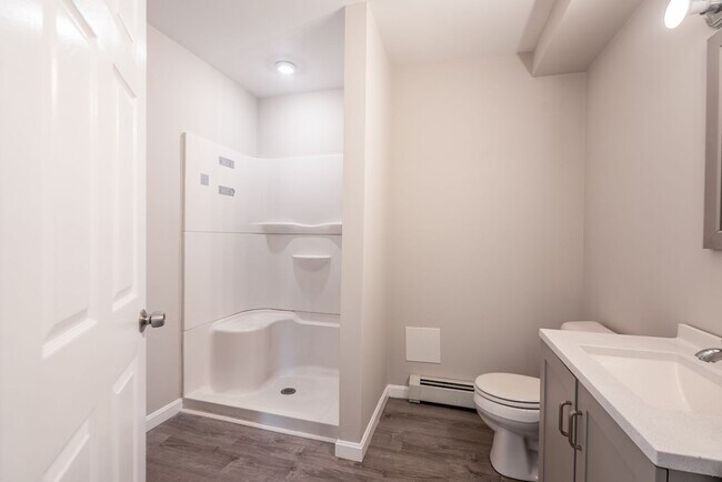 Building Photo - 9 Veto St