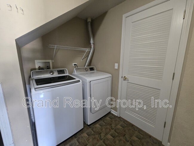 Building Photo - 2265 W Bentley Ln