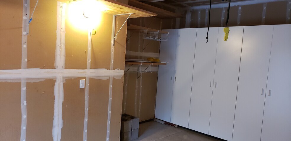 Storage in garage - 1711 Parkview Green Cir