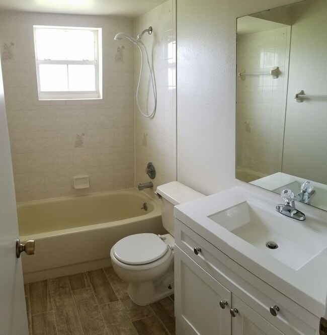 Building Photo - 40 Hemlock Trace