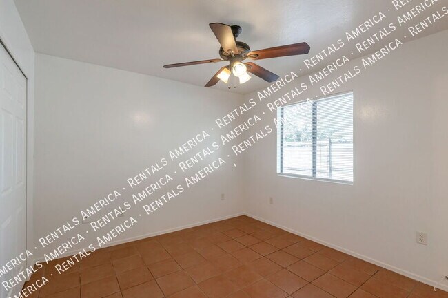 Building Photo - 1107 W Sonora St