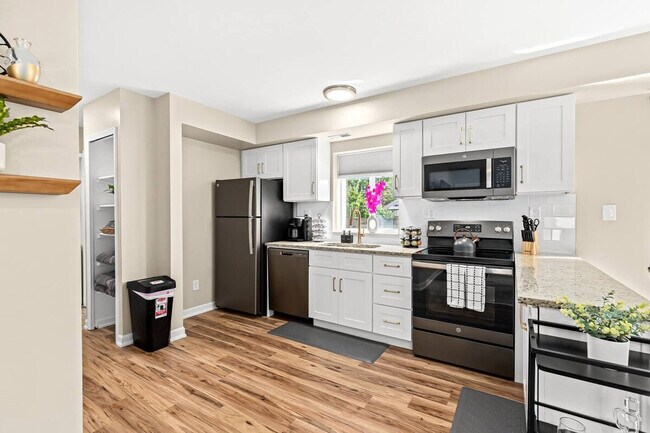 Building Photo - 27990 Gratiot Ave