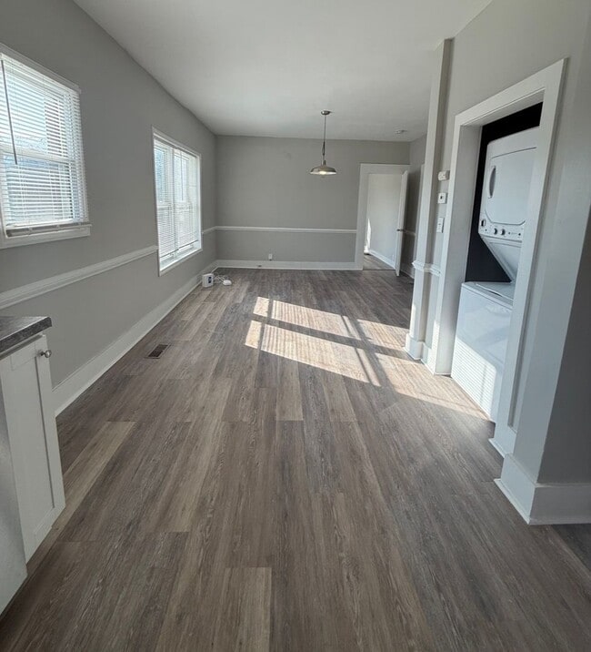 Building Photo - Close To Downtown & Vibrant Winston Attractions!!