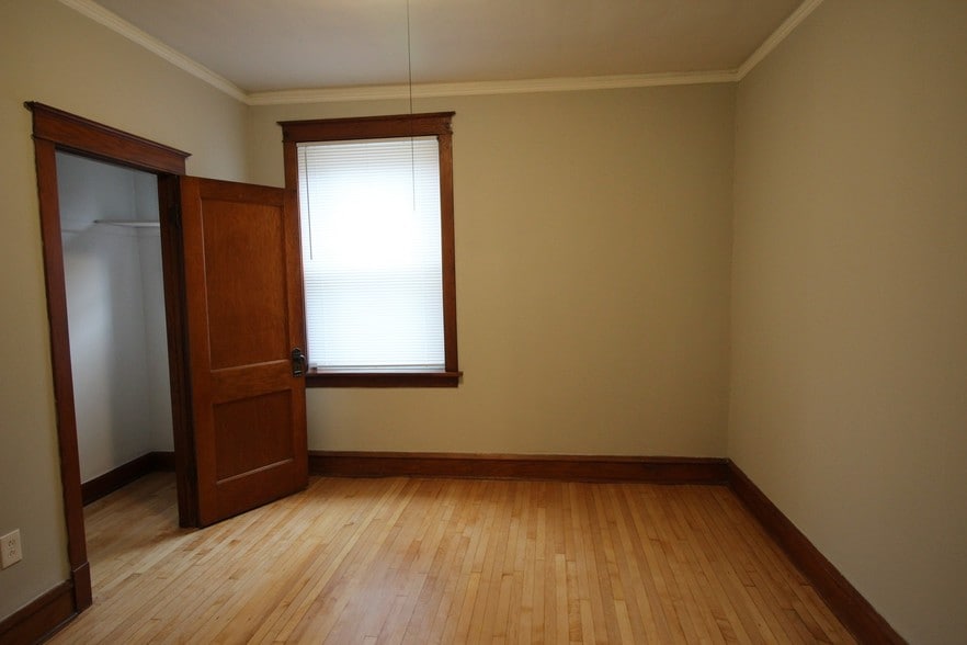 Building Photo - 2657 N Harding Ave