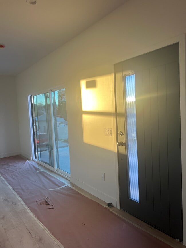 Building Photo - 7538 Cozycroft Ave