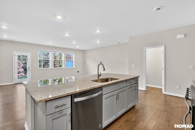 Building Photo - Spacious 3BR Townhome in Matthews