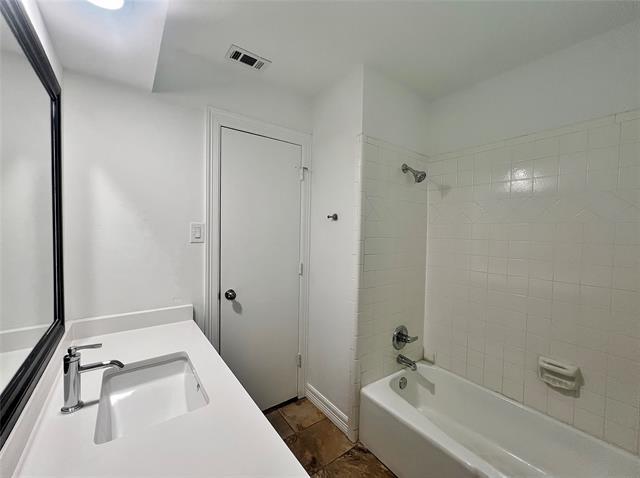 Building Photo - 2 Redford Ct