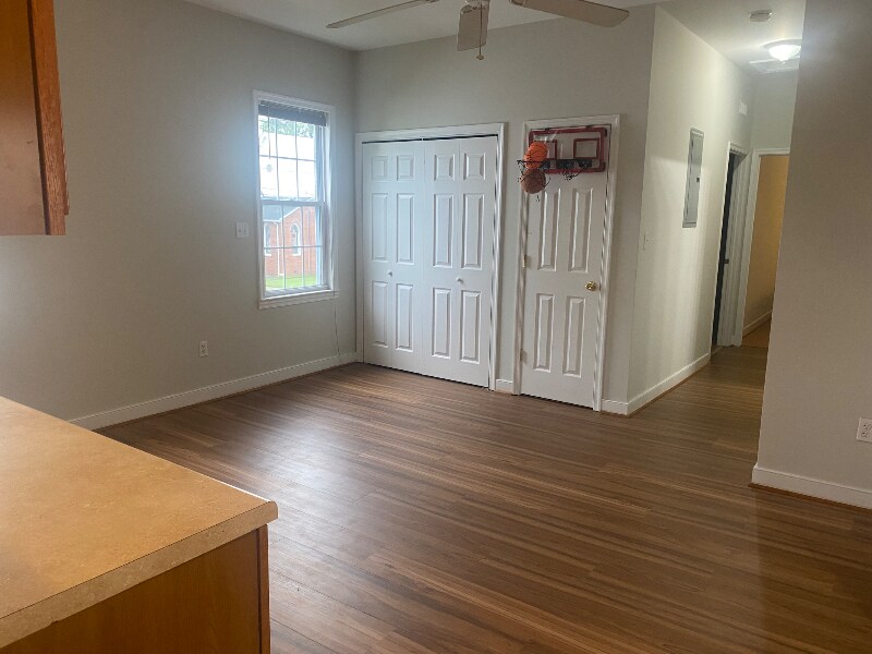 Building Photo - 1203 Kirby St