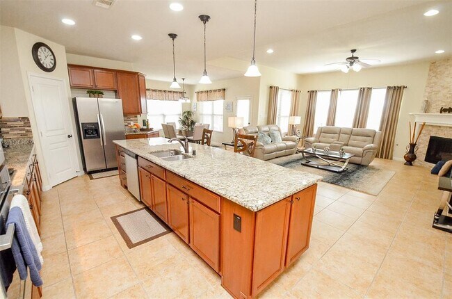 Building Photo - 25935 Foxrun Vista Dr