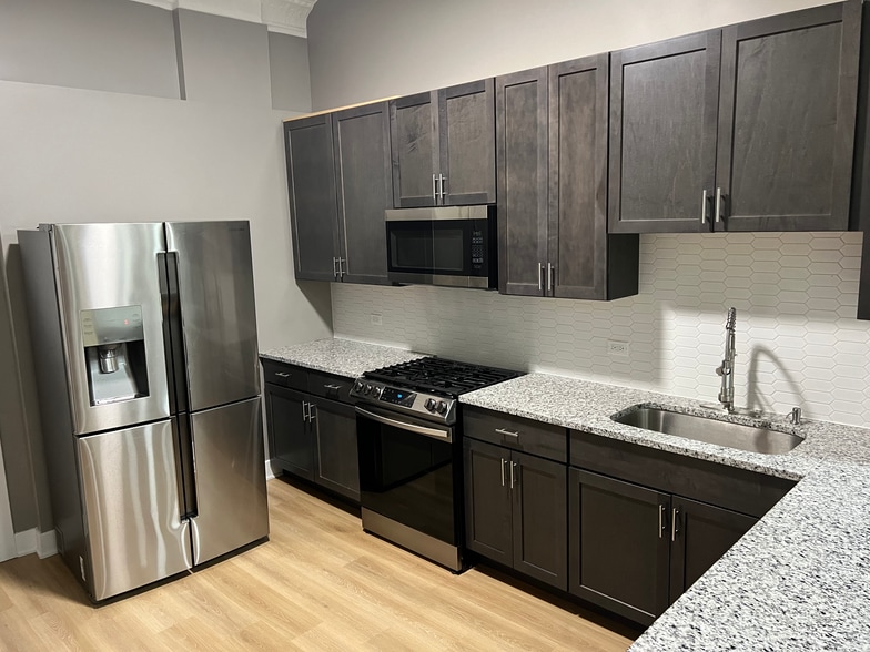 Kitchen - 3001 W 41st St