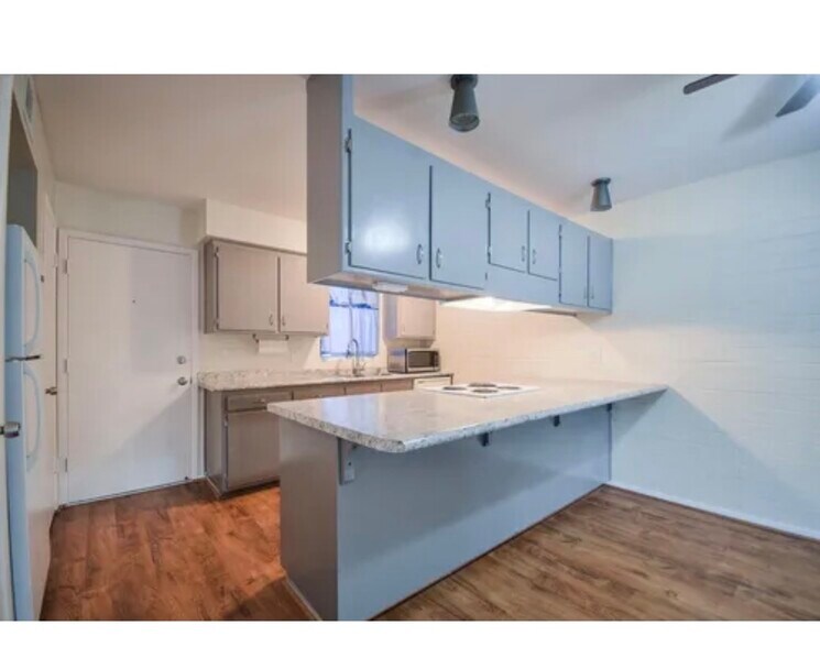 Building Photo - 3737 E Turney Ave