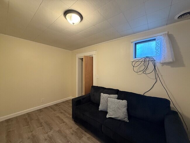 Building Photo - 84 Pearl St