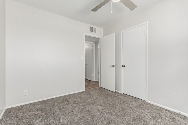 Building Photo - 4641 S 17th Pl