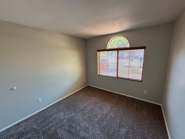 Building Photo - 3 Bedroom - 2 Bath - 1515 Sq. Ft. - in Gil...