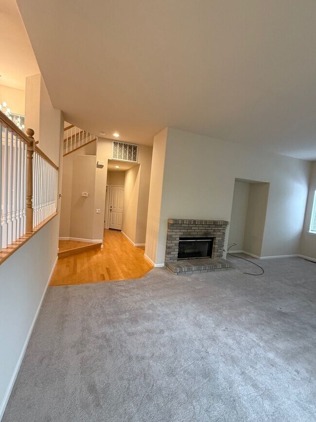 Building Photo - Spacious 4 Bedroom Home for Rent in Desirable Fountain Grove