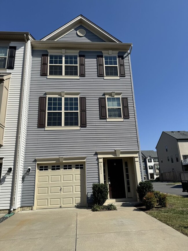 Primary Photo - Beautiful End-Unit Townhome in New Post!
