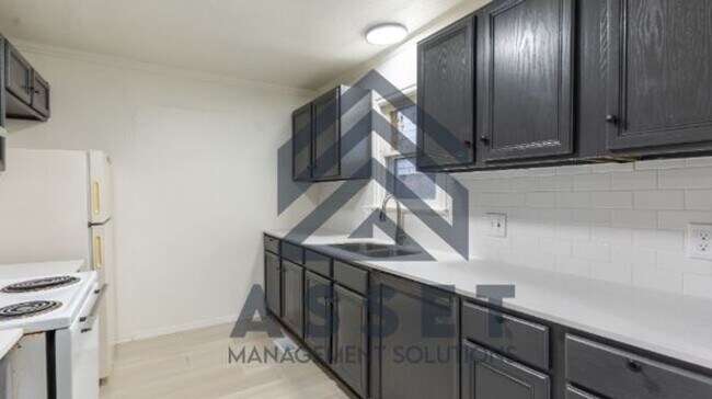 Building Photo - 4 Bedroom Rent to Own Home Available!