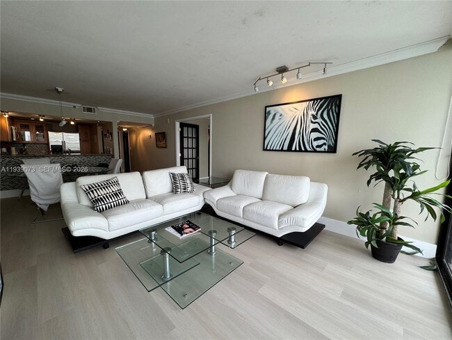 Building Photo - 555 NE 15th St