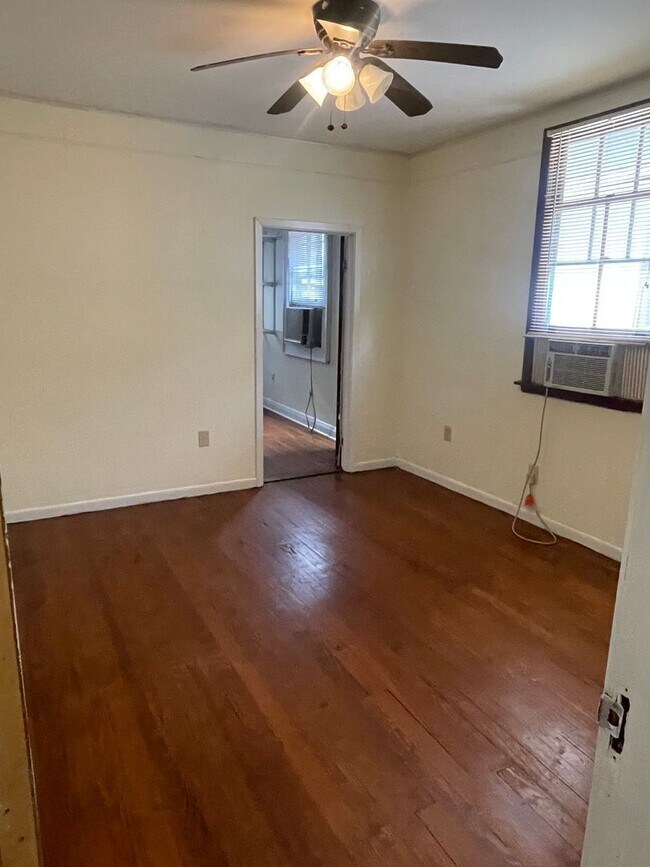 Building Photo - 2BD/1BA Shotgun in MidCity