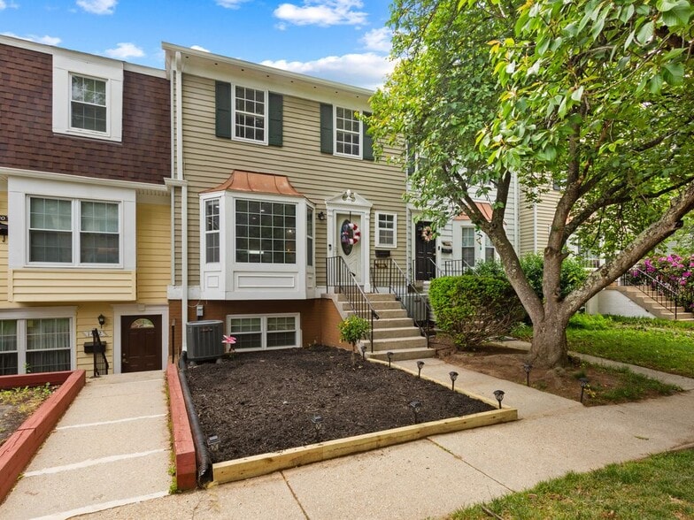 Building Photo - 1488 Orleans Ct