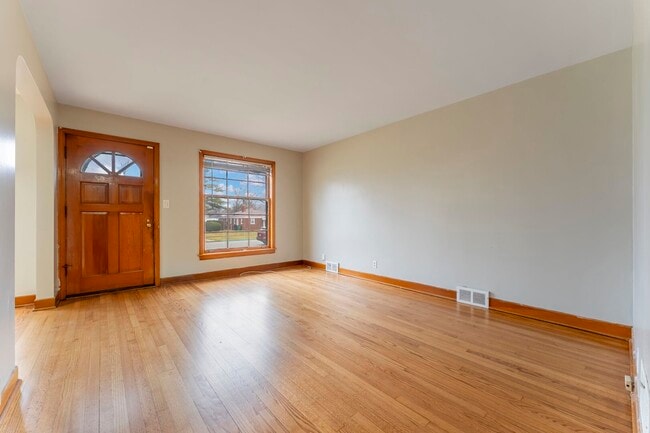 Building Photo - 2513 18th Ave