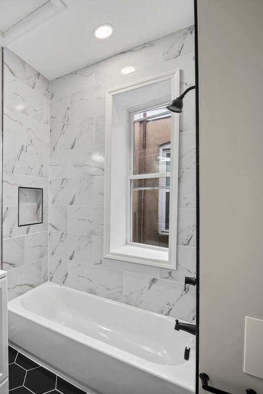 Building Photo - 139 N Lakewood Ave