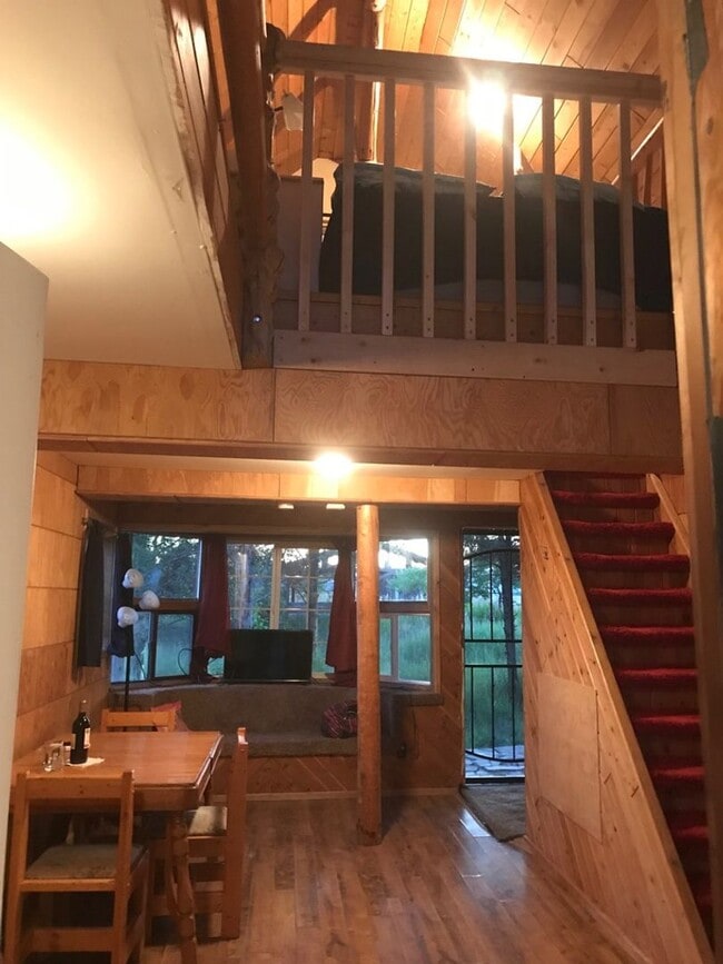 Building Photo - Rustic Cabin for Rent October 2025 thru Ma...