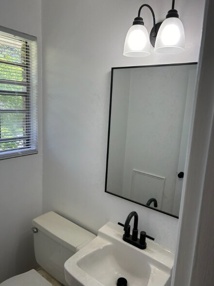 Building Photo - 1386 Church St