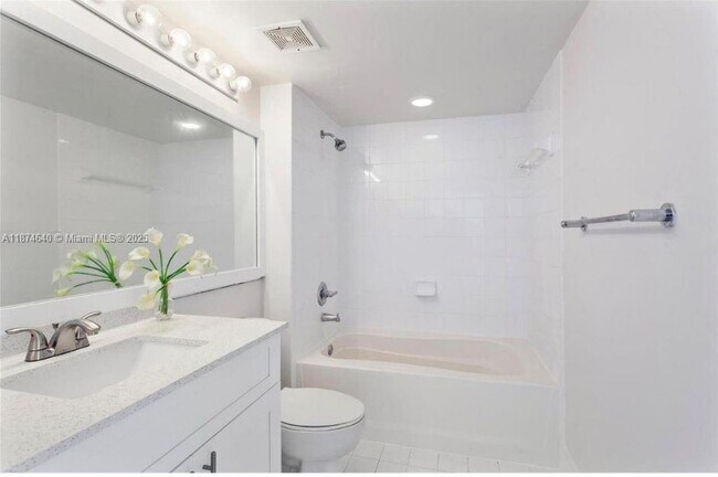 Building Photo - 1155 Brickell Bay Dr