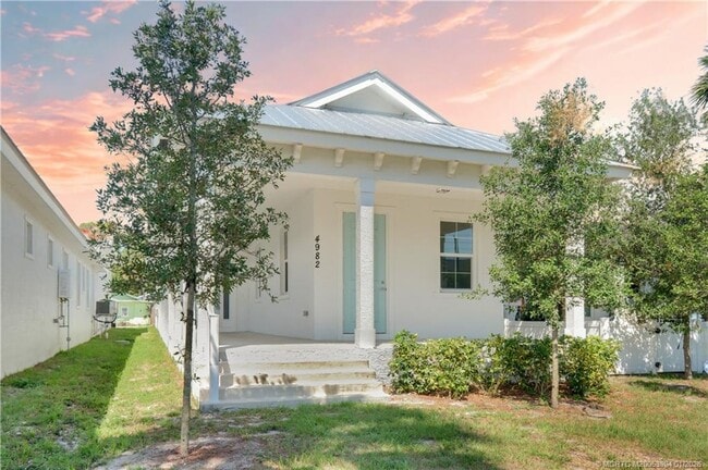 Building Photo - 4982 SE Railway Ave