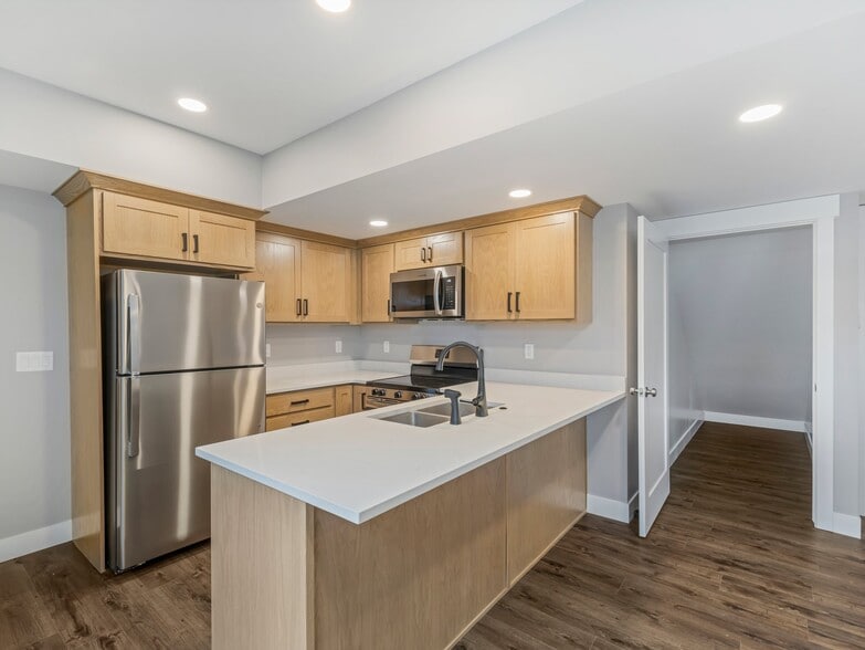 Building Photo - 1565 Hadleys View Dr