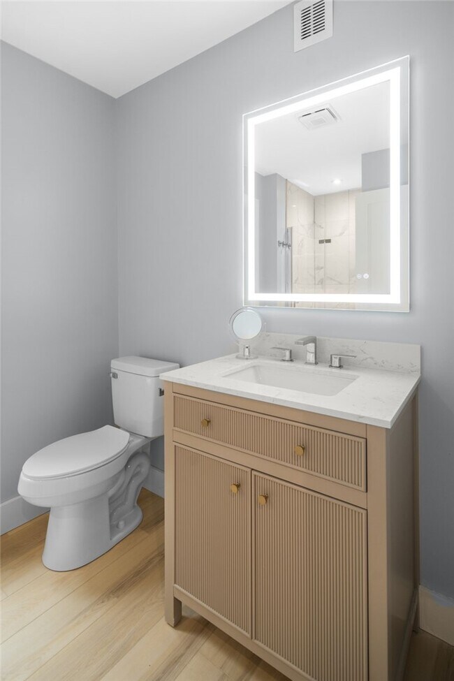 Building Photo - 200 Highland Ave