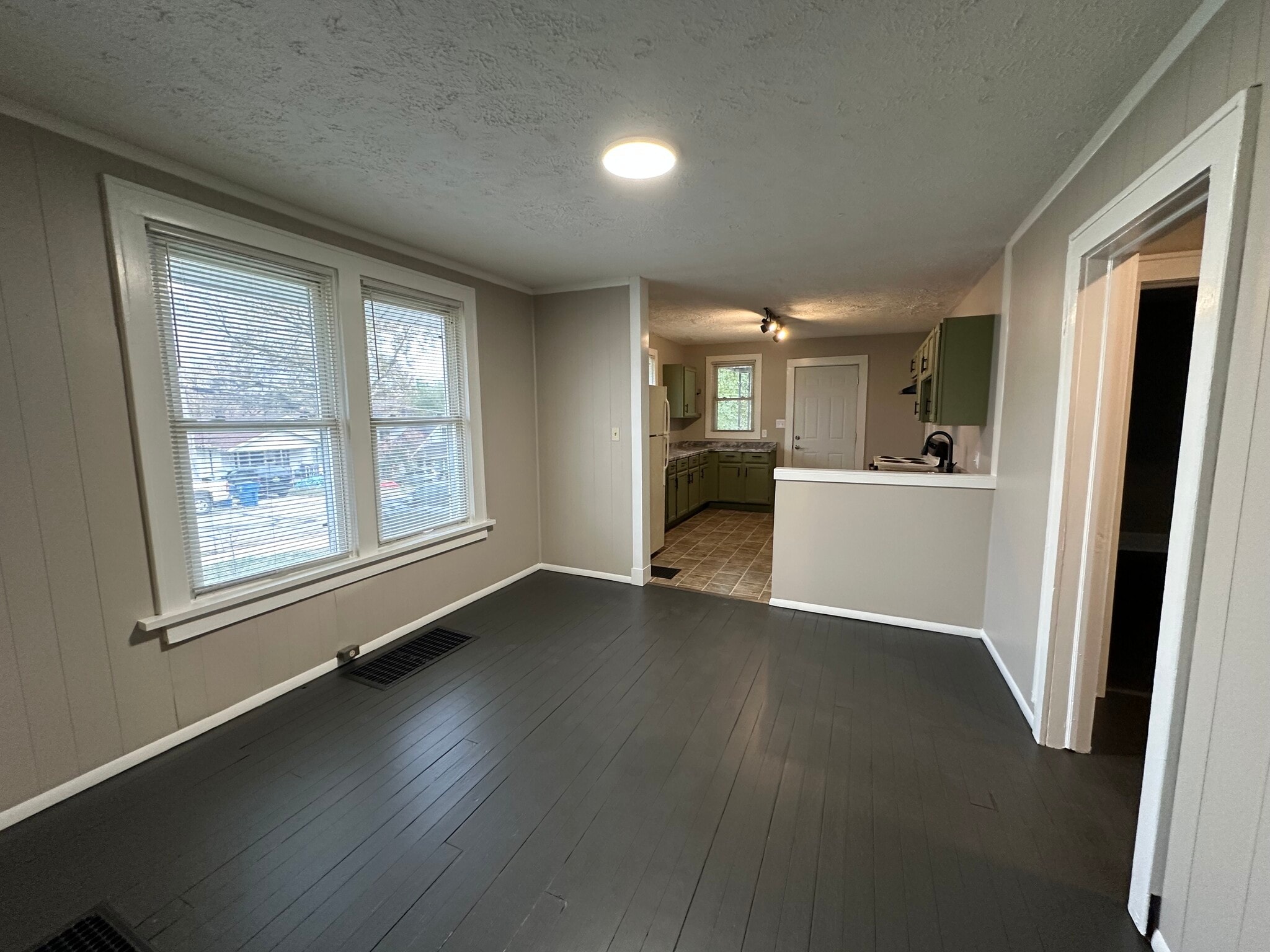 Building Photo - 424 Cherry St