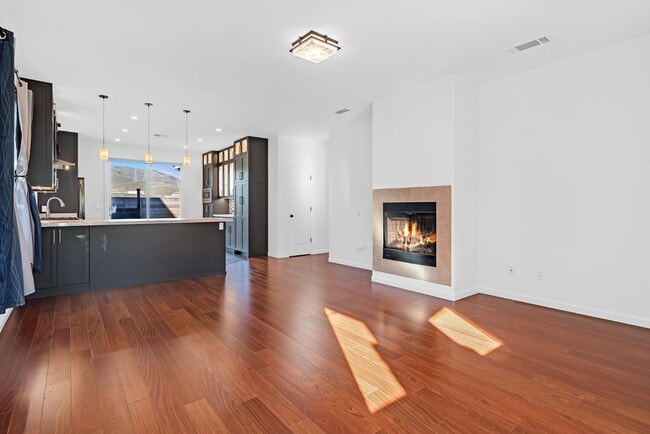 Building Photo - 533 Channel Ct