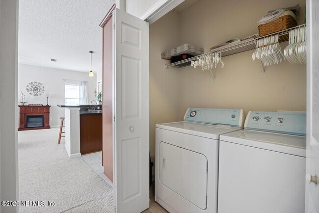 Building Photo - 7157 Deerfoot Cir